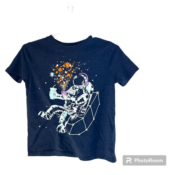 🔷CAT & JACK: Boy’s size M, navy blue short sleeve t-shirt w/astronaut design🔷 - Picture 1 of 5